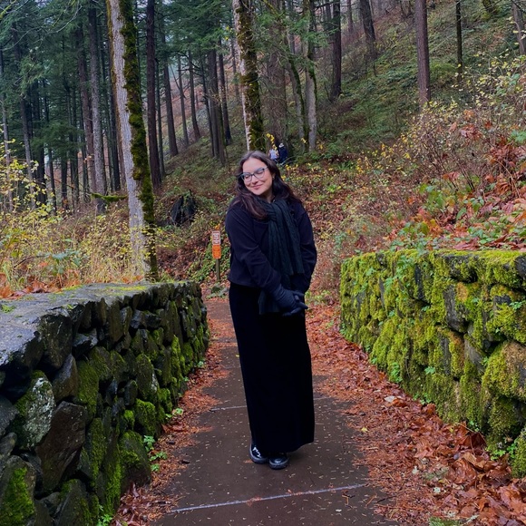 Meet your Posher, Megan - Picture 2 of 2